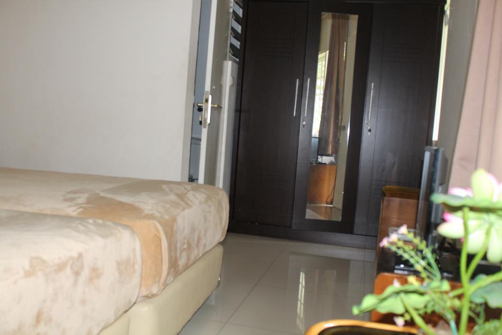 Gondia Guesthouse Yakarta Habitación foto