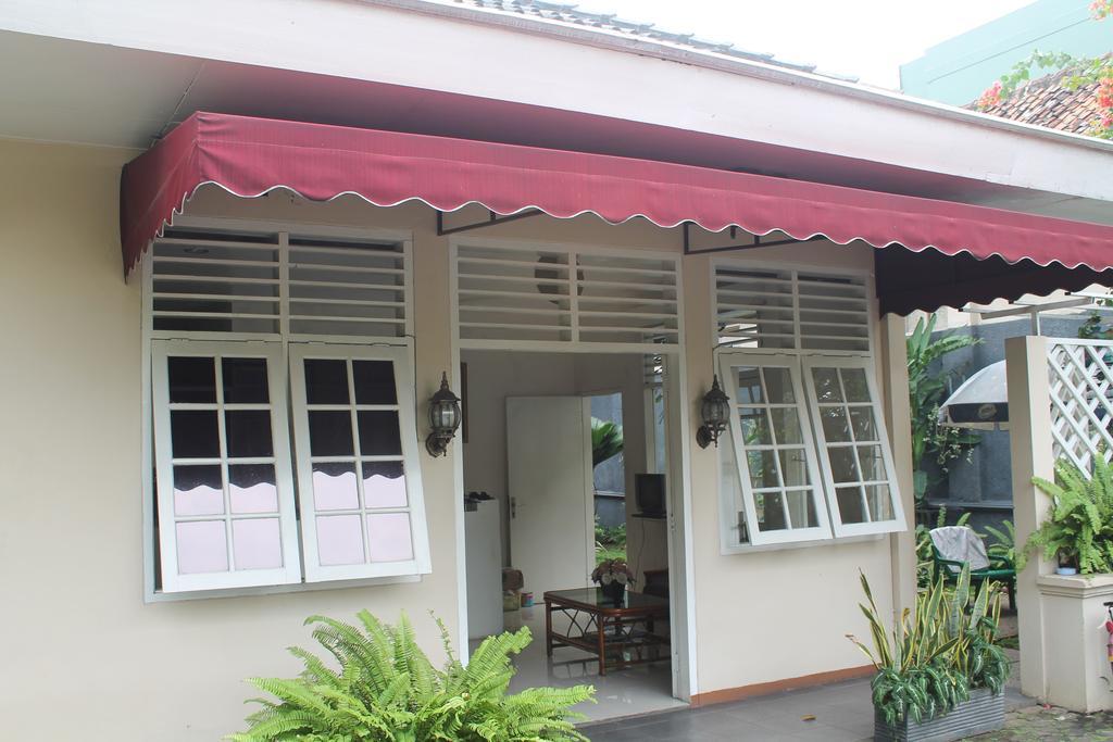 Gondia Guesthouse Yakarta Exterior foto
